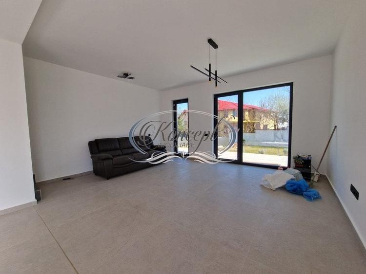 Duplex cu 6 camere cu Canalizare în Europa