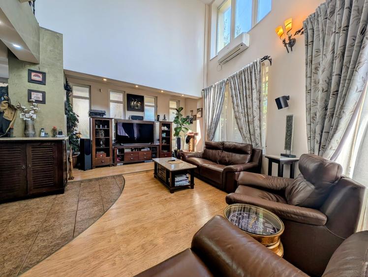 Vila superba 2003,P+E+M,300mpu,6 cam,teren 400mp,colt,renovata,tip mediteranean - 1