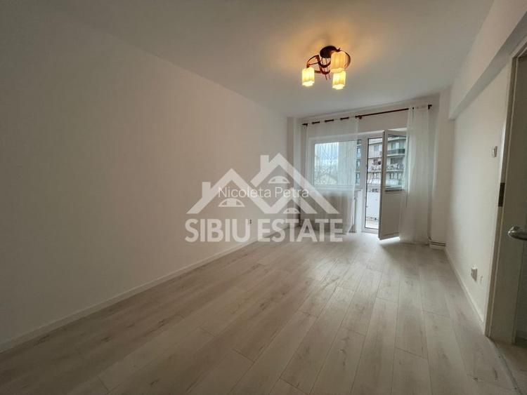 Apartament decomandat cu 2 camere, balcon, etaj 3, recent renovat, -Sibiu