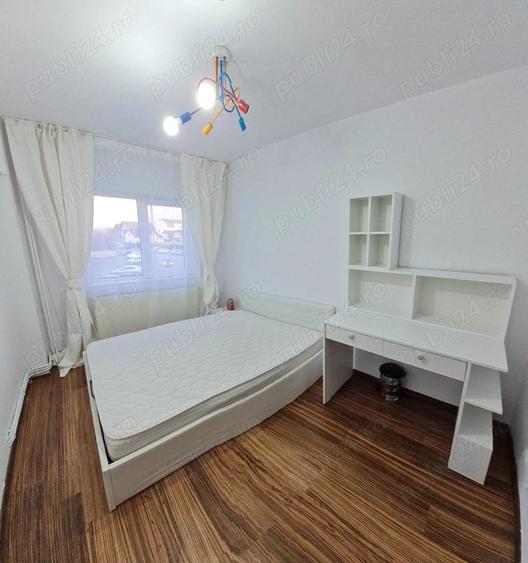 Inchiriez apartament 3 camere et.1 - 4