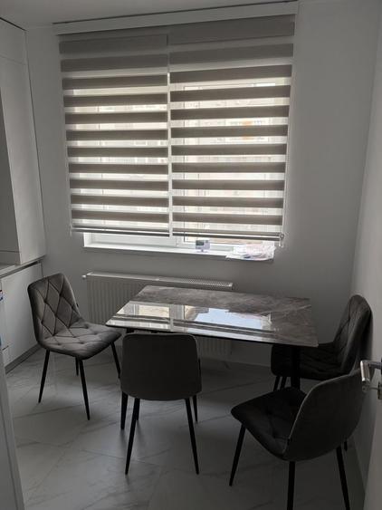 Garsonieră decomandată în Roșu
