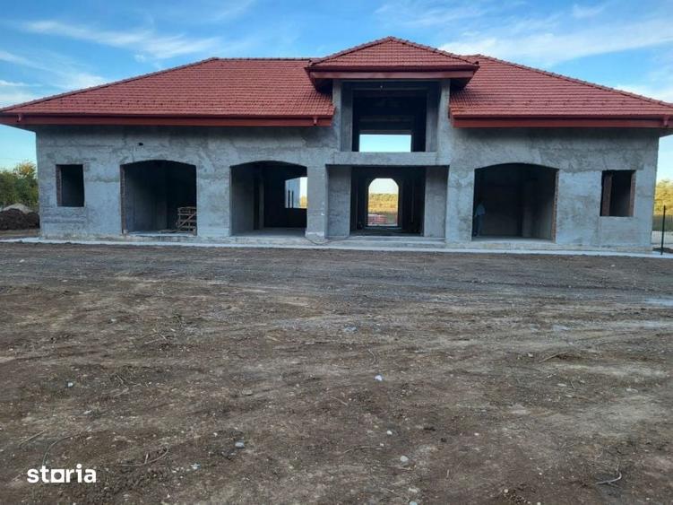 Casă cu 5 camere cu Teren 1200 Mp în Periș