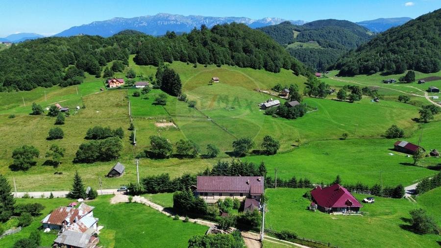 Pensiune de vanzare in varf de munte la Ciocanu - langa Sirnea - 9