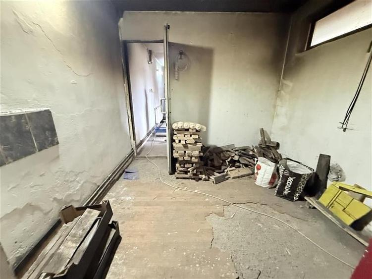 Secuieni - 17 km de Bacau - spatiu comercial - 18