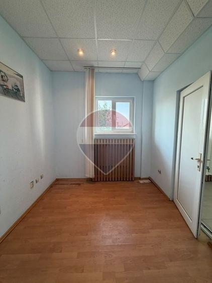 Casă individuală cu 10 camere cu Teren 1109 Mp în Bariera Vâlcii