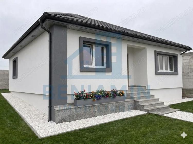 Casa la cheie-Living-2 Dormitoare-Baie-Gaze-Curent-Apa-320mp teren - 2