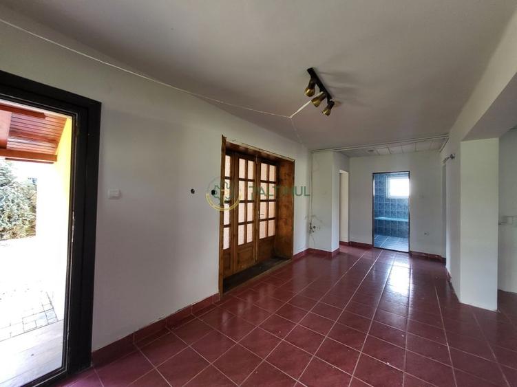 Casă de v&acirc;nzare &icirc;n centrul Sibiului - 3 camere și curte privată - 8