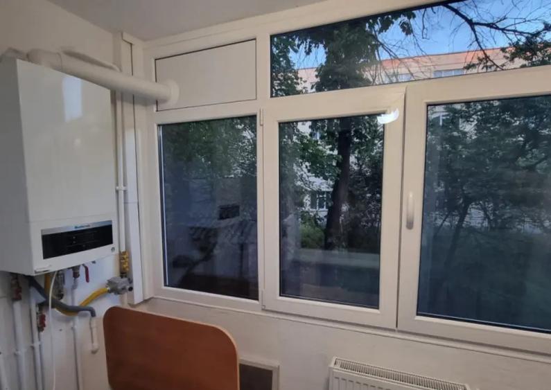 Apartament 2 camere semidecomandat, etaj 1 , zona Curtea de - 6