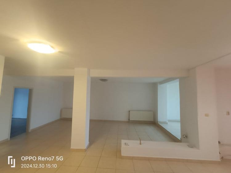 Apartament de vanzare 4 camere - living și 3 dormitoare - 2