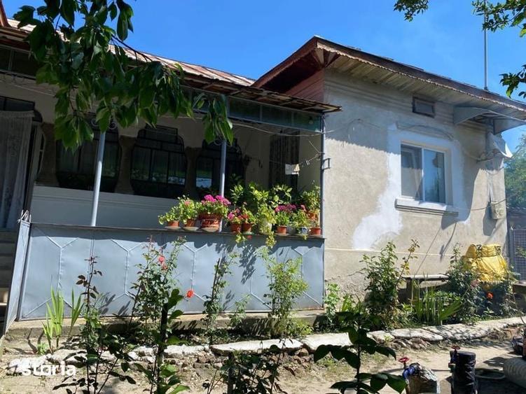 Casă cu 4 camere cu Teren 1600 Mp în Laloșu