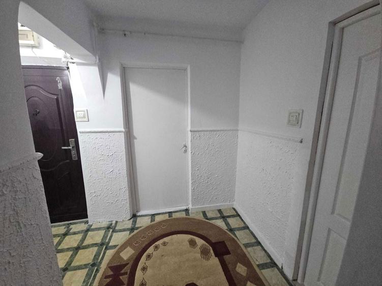 Apartament 3 camere, central, etaj 1, Confort 1 Sporit, Adjud, Vrancea - 2