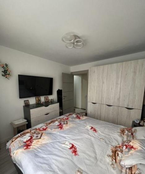 Metrou 1 Decembrie 1918, apart 2 cam, decom, et. 1/8 - 3