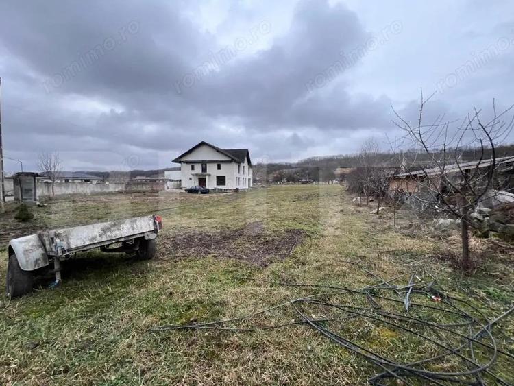 Pensiune in construc?ie cu poten?ial turistic ?i teren generos. 420mp utili - 12