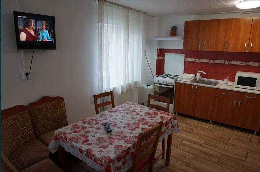 Inchiriez camera la curte pentru O SINGURA PERSOANA, utilitati incluse - 8
