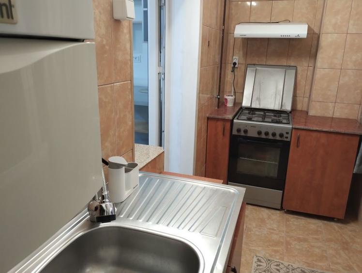 Inchiriez Apartament 3 camere - 1