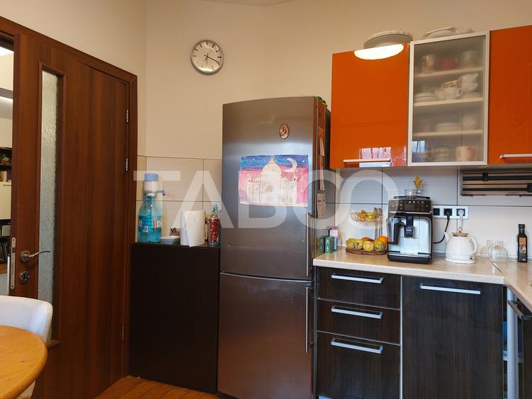 Duplex de vanzare P+M 100 mpu 4 camere curte libera 110 mp Cisnadie - 16