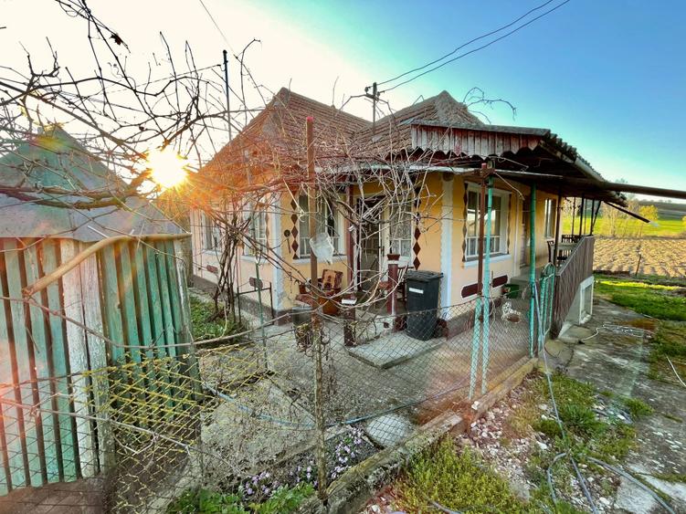 Casa cu 3 camere, teren 1000mp - 2