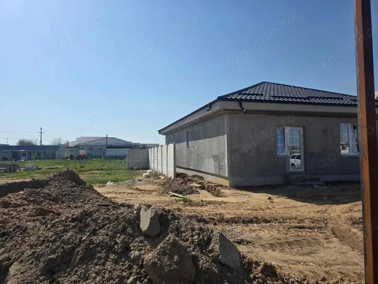 Casa pe parter 130 mp construiti, 400 mp curte zona Metro - 2