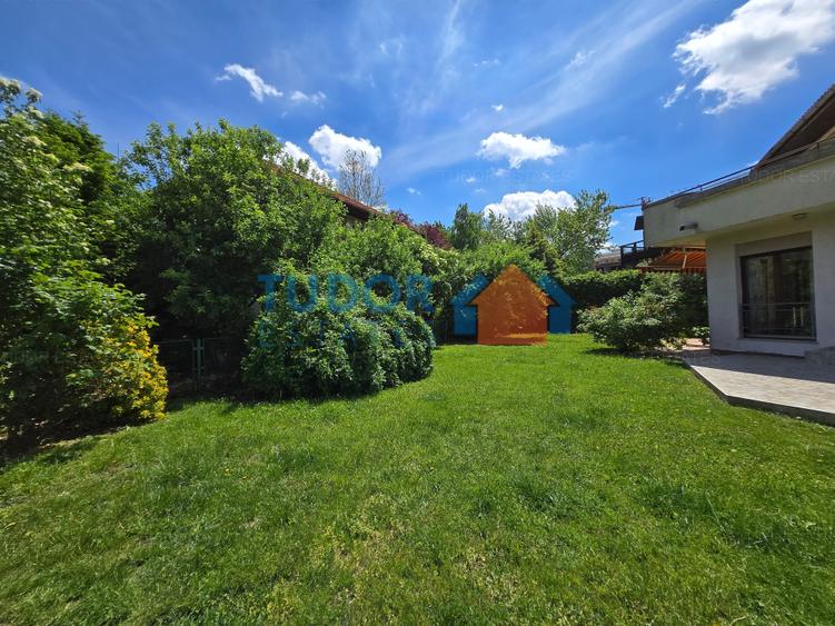 Spacious 4 Bedroom Individual Villa with 800sqm Garden in Gated Compound - 1