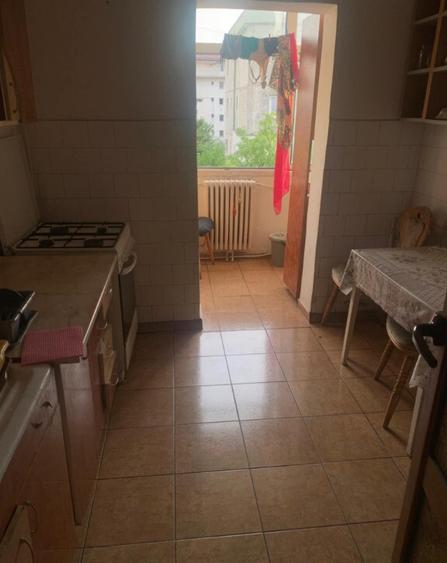 Apartament 3 camere decomandat etaj 3/4 Nicolina 1 - 3