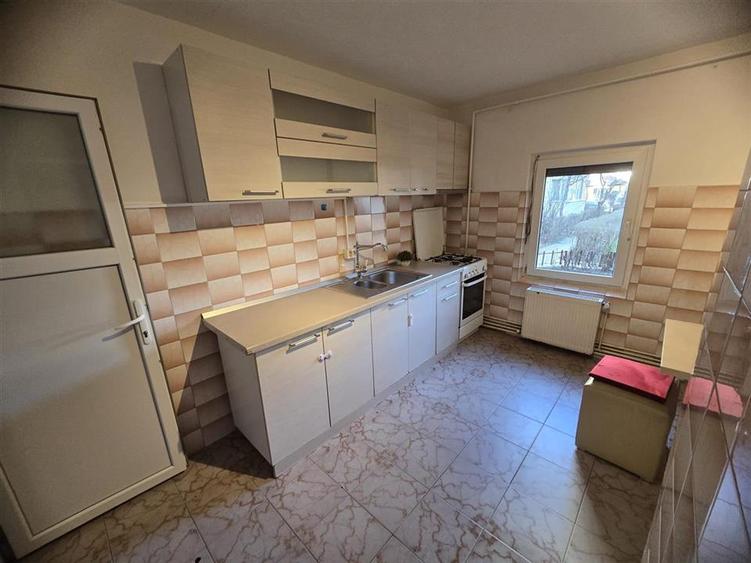 Apartament 3 camere la pret de 2 camere /  zona Gemenii - 7