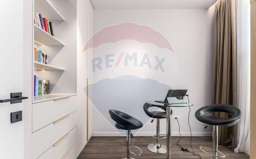 Vila smart 6 camere cu rooftop pool de inchiriat