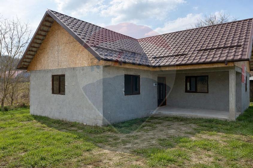 Casă / Vilă cu 3 camere de vânzare, Buhoci, jud Bacău - 1