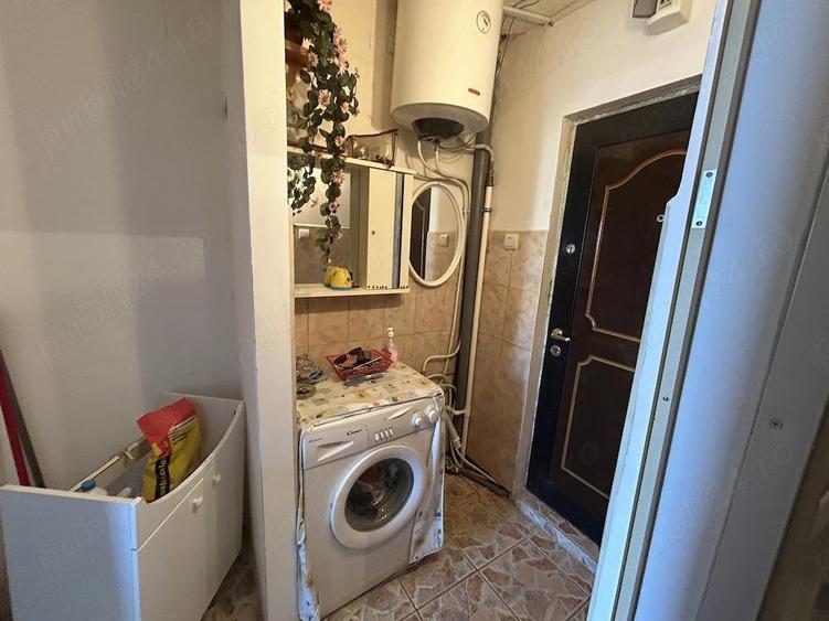 Vand apart.1 cam.in Sanicolau Mic,gara Aradul Nou,str.Frunzei,et.3 din 4, este renovat - 2