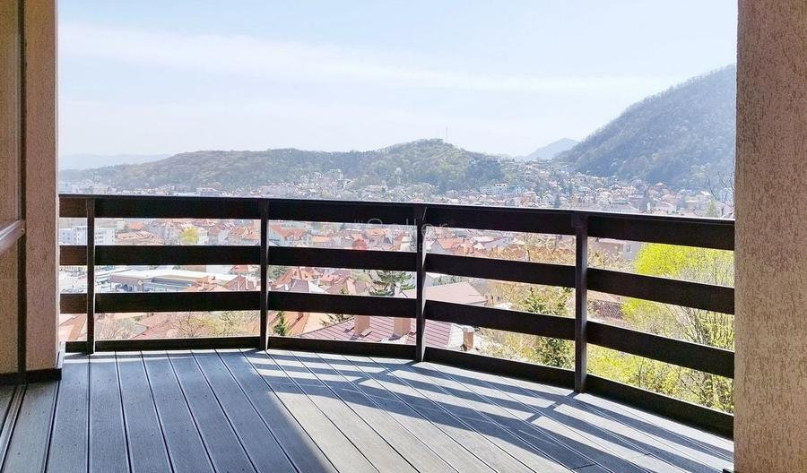 Priveliste Panoramica Spre Oras Si Masivul Tampa - 10