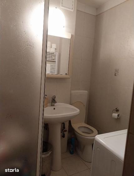 Apartament cu 4 camere semidecomandat în Iancului