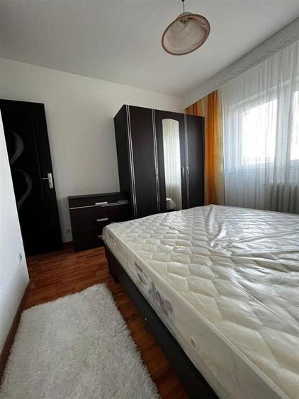 Galata - LIDL , 2 camere decomandat cu geam la baie - 2