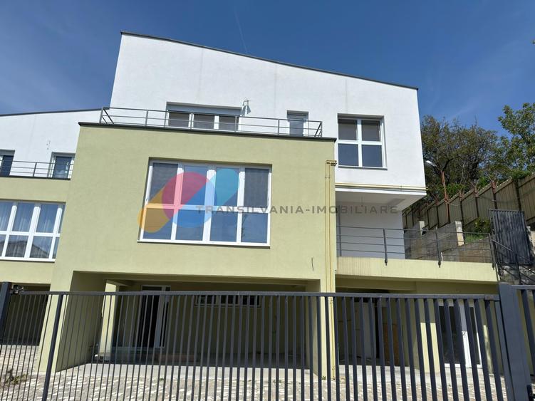 Duplex cu 4 camere cu Canalizare în Dâmbul Rotund