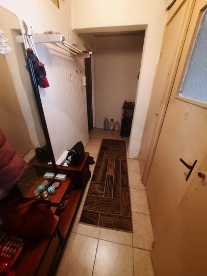 Apartament cu 3 camere, etajul 3/4, zona Dacia - 7