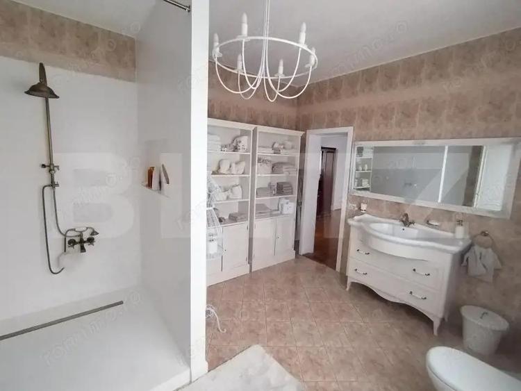 Vila de lux de vanzare, 15 camere, 550 mp, zona Micro 6, comision 0% - 1