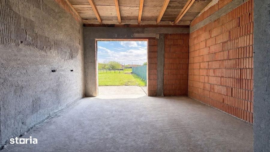 Casă cu 4 camere cu Teren 370 Mp în Ghiroda