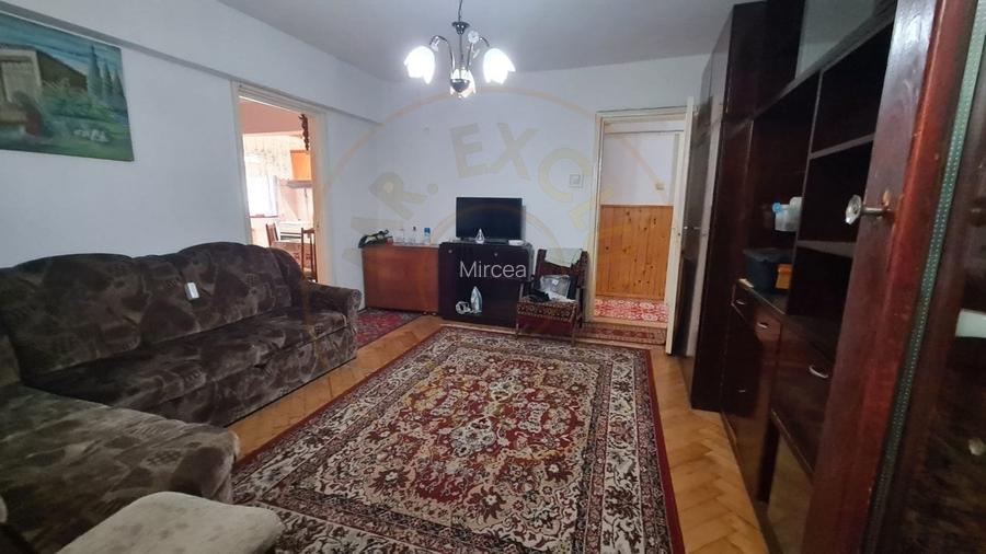 De vanzare Apartament 3 camere Micro 16 et 1 De vanzare Apartament 3 camere Micro 16 et 1