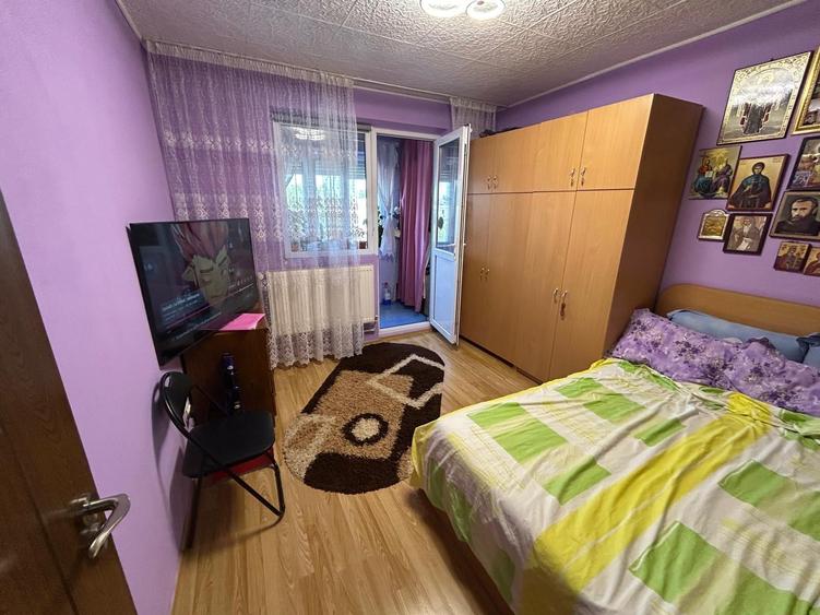 Apartament cu 4 camere decomandat în Micro 39