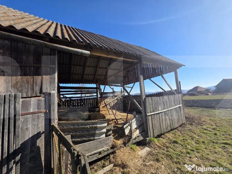Casă cu 3 camere cu Teren 4669 Mp în Leț