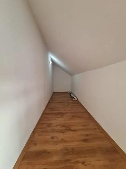 Apartament cu 3 camere semidecomandat în Girocului