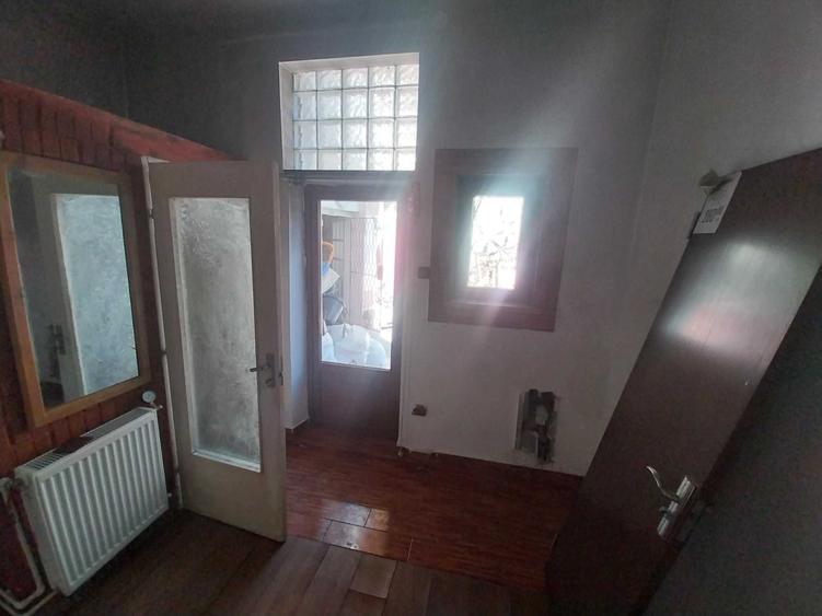Apartament cu 4 camere semidecomandat în Centrul Istoric