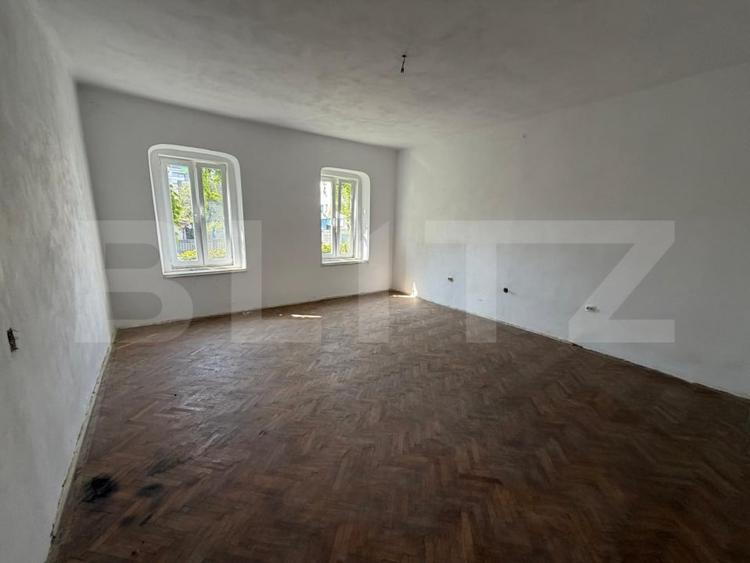 Casă individuală cu 3 camere cu Canalizare în Central