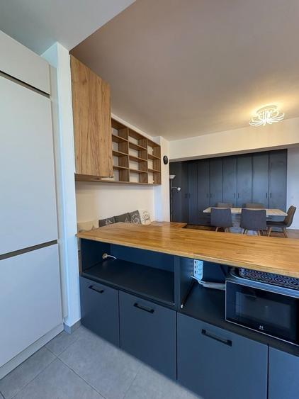 Apartament cu 3 camere decomandat, mobilat în Iancu Nicolae