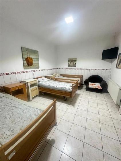 Casă individuală cu 8 camere cu Canalizare în Tinca