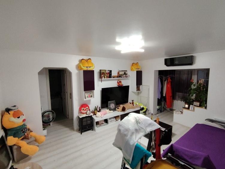 Apartament cu 3 camere semidecomandat în Central