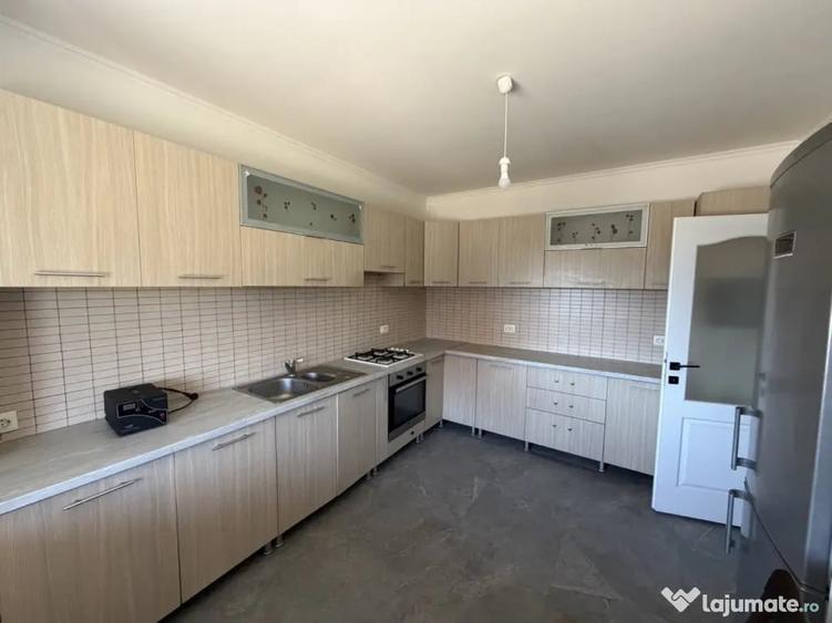 Casă cu 3 camere cu Teren 400 Mp în Domnești