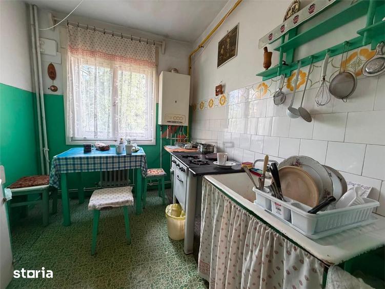 Apartament cu 4 camere în Podu Roș