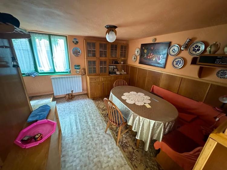 Casă cu 5 camere cu Teren 900 Mp în Central