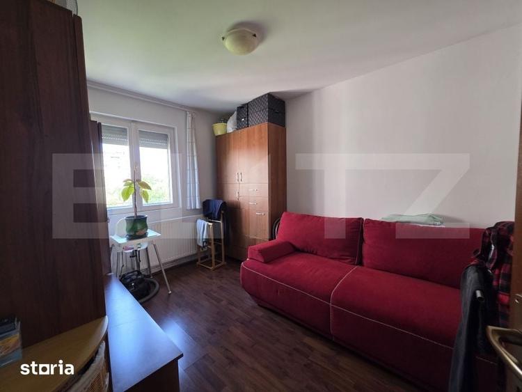 Apartament cu 3 camere semidecomandat în Micro 14