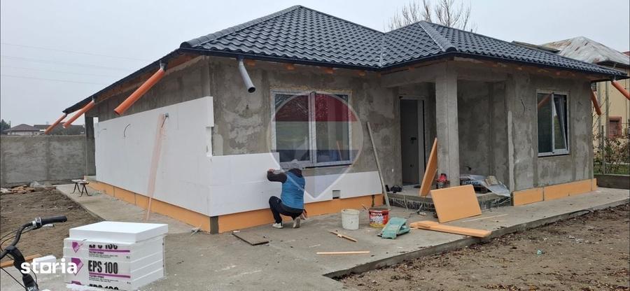 Casă cu 3 camere cu Teren 357 Mp în Ceardac