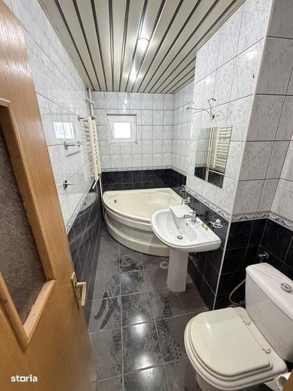Apartament cu 3 camere decomandat în Ștefan cel Mare